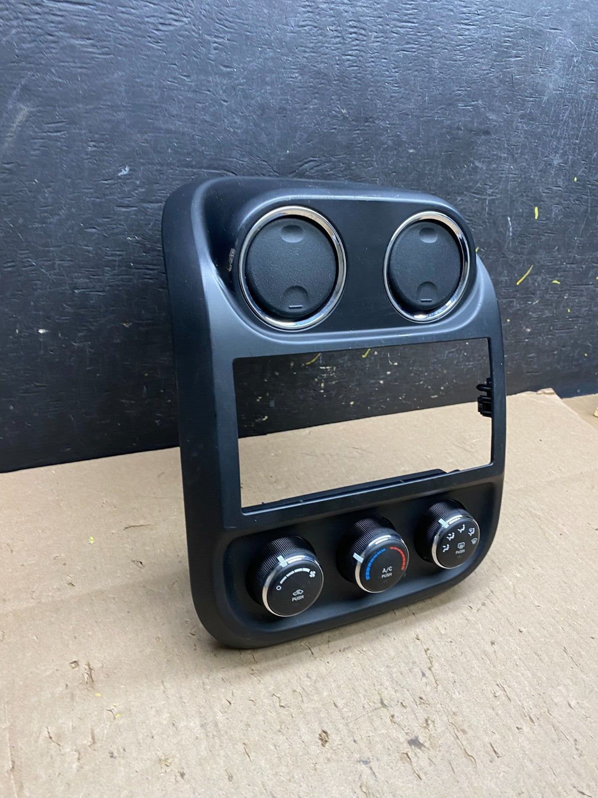 2011 to 2017 Jeep Compass Dash Climate Temperature Control Radio Bezel T4964 DG1
