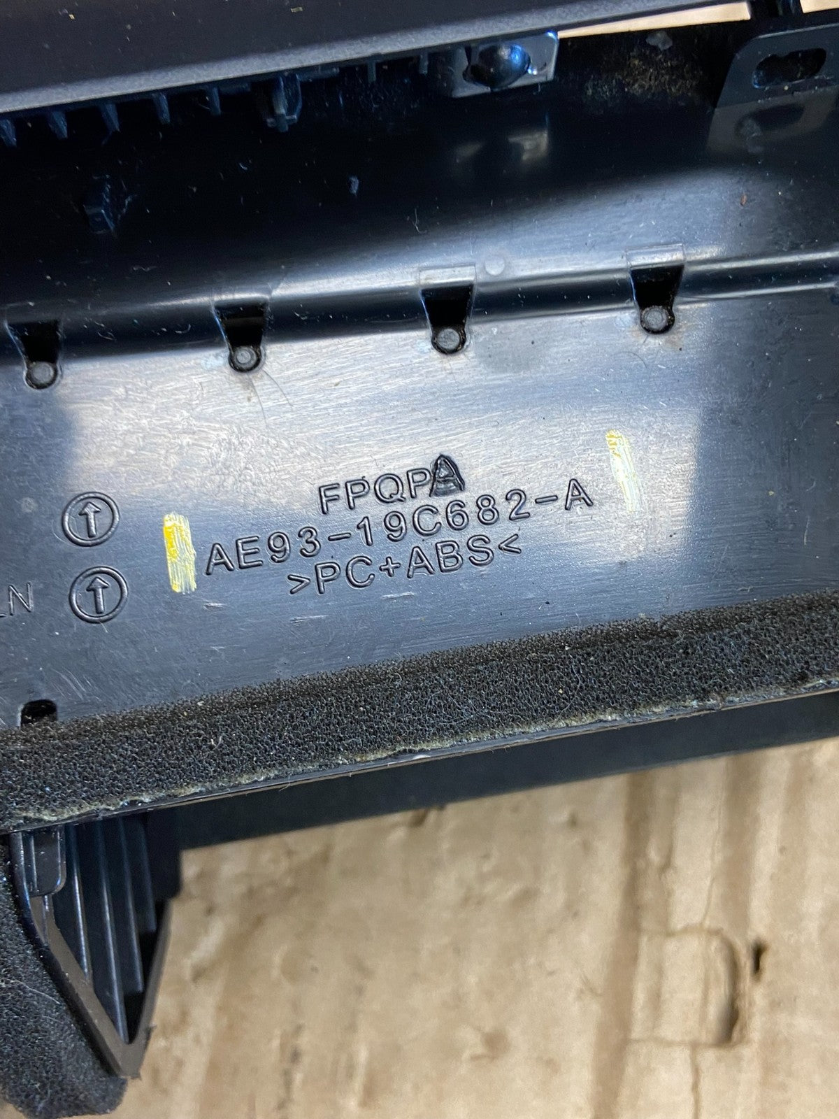 2010 - 2012 Lincoln Mkt Center Dash Gps Radio Bezel Panel Air Vent AE1962 DG5