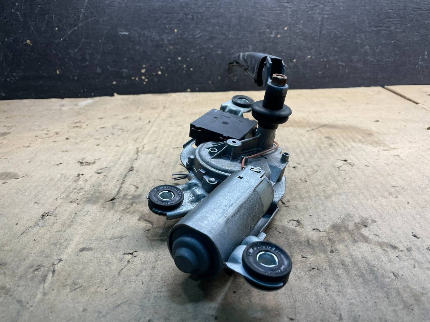 2004 to 2010 BMW X3 E83 Rear Windshield Wiper Motor OEM W7347 DG4
