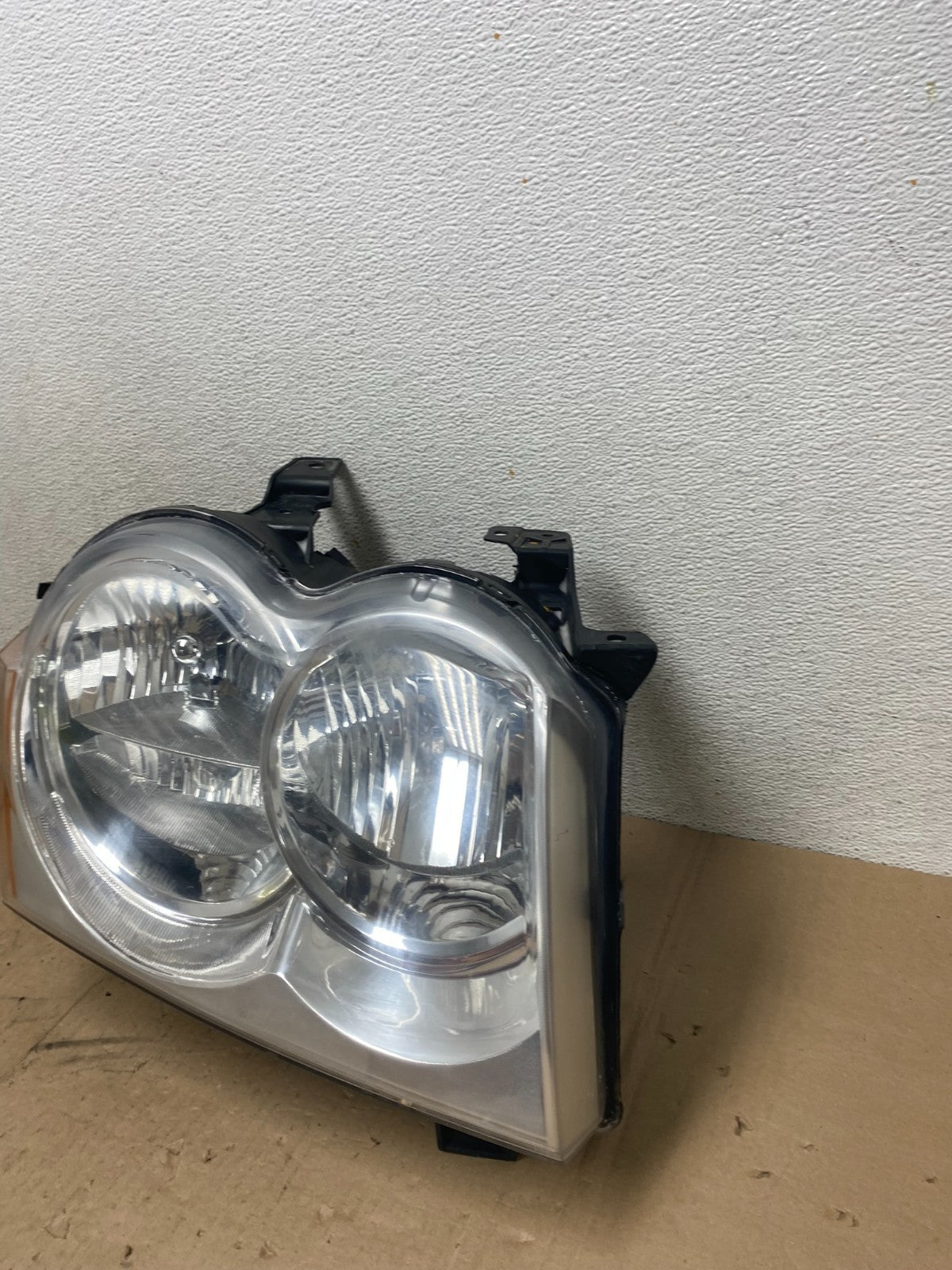 2005-2007 Jeep Grand Cherokee Right Passenger RH Halogen Headlight AG4821 DW1