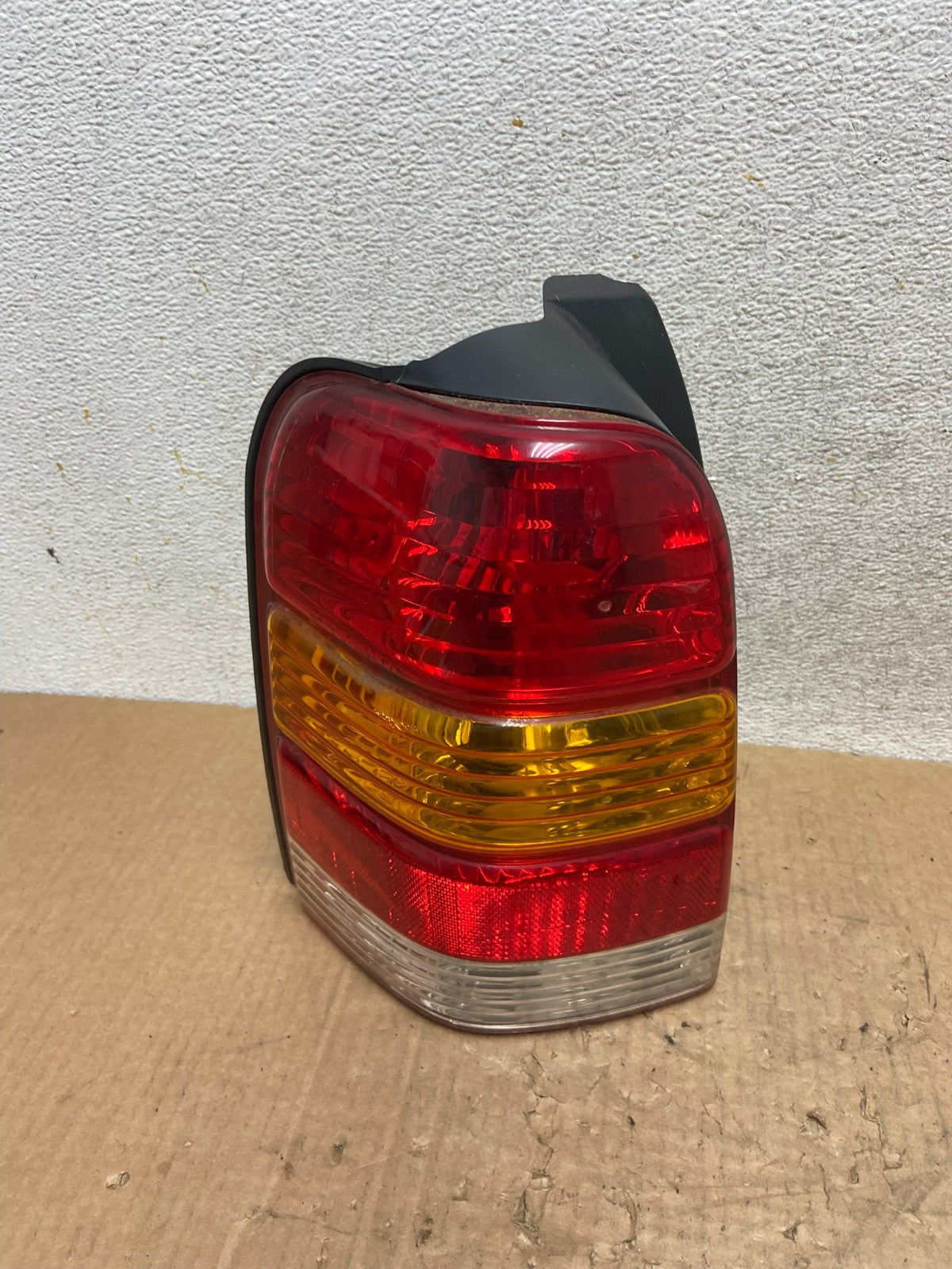 2001 to 2007 Ford Escape Left Driver Lh Side Tail Light AI5641 LK0