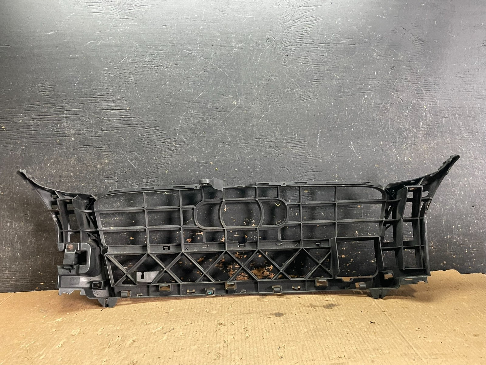 2007 2008 2009 Audi Q7 Front Bumper Cover Grill Support Reinforcement z3195 DG3