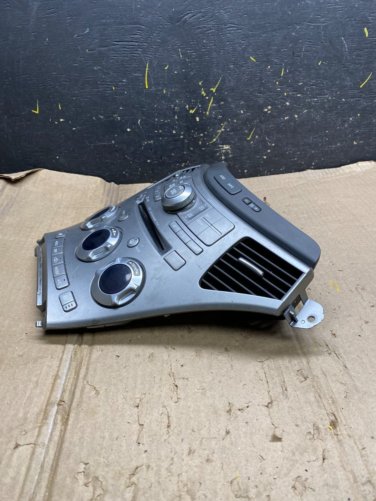 2006-2009 Subaru Tribeca Radio CD Player AC Climate Control Bezel Panel x5913 DG3