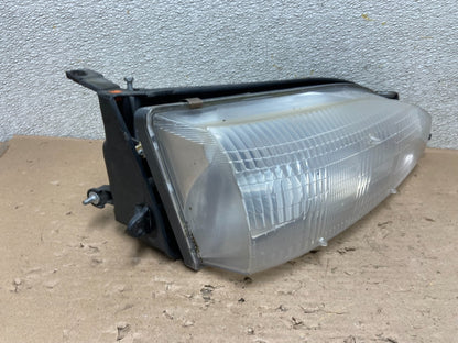 1995 to 1996 Toyota Camry Right Passenger RH Side Headlight OEM AB0898 DW2
