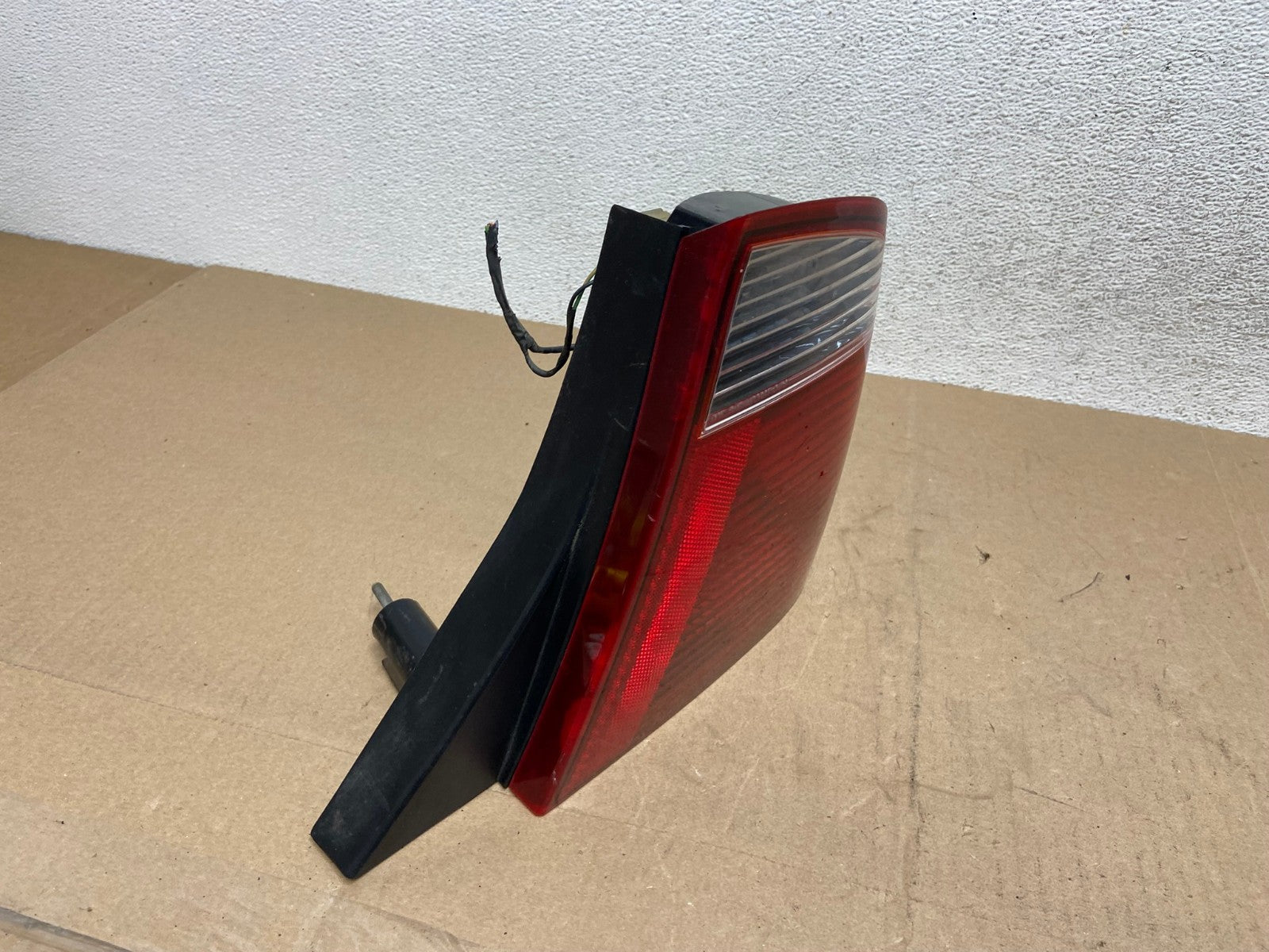 2005 2006 2007 Ford Focus Sedan Right Passenger Tail Light AE6690 LK2