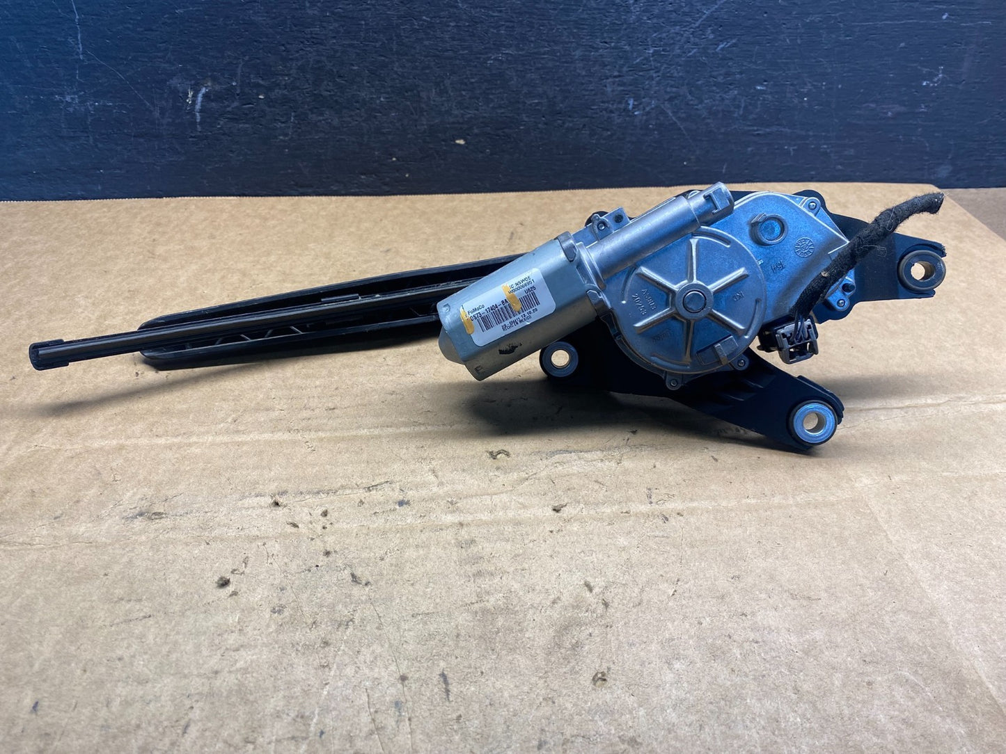 2020 to 2023 Ford Explorer Rear Windshield Wiper Motor ad7408 DG5