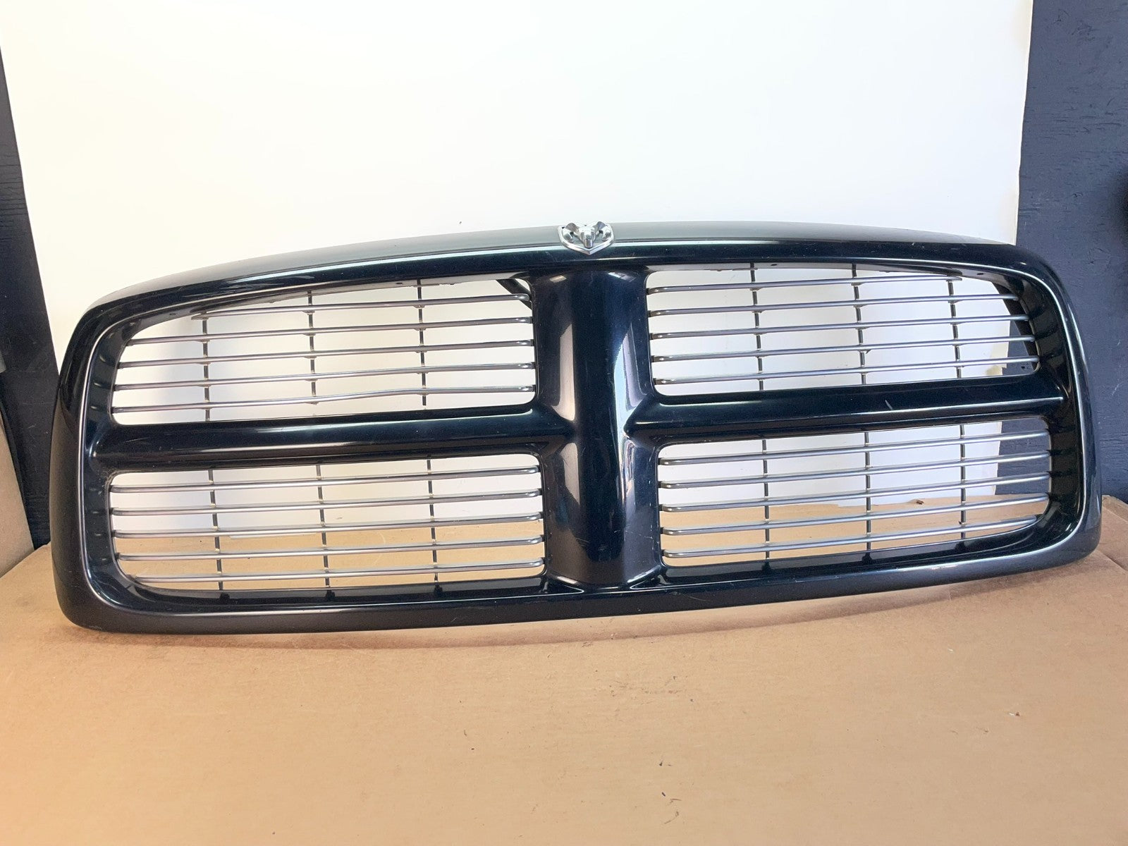 2002 2003 2004 2005 Dodge Ram 1500  Upper Front Grill Grille AG0844 DG0