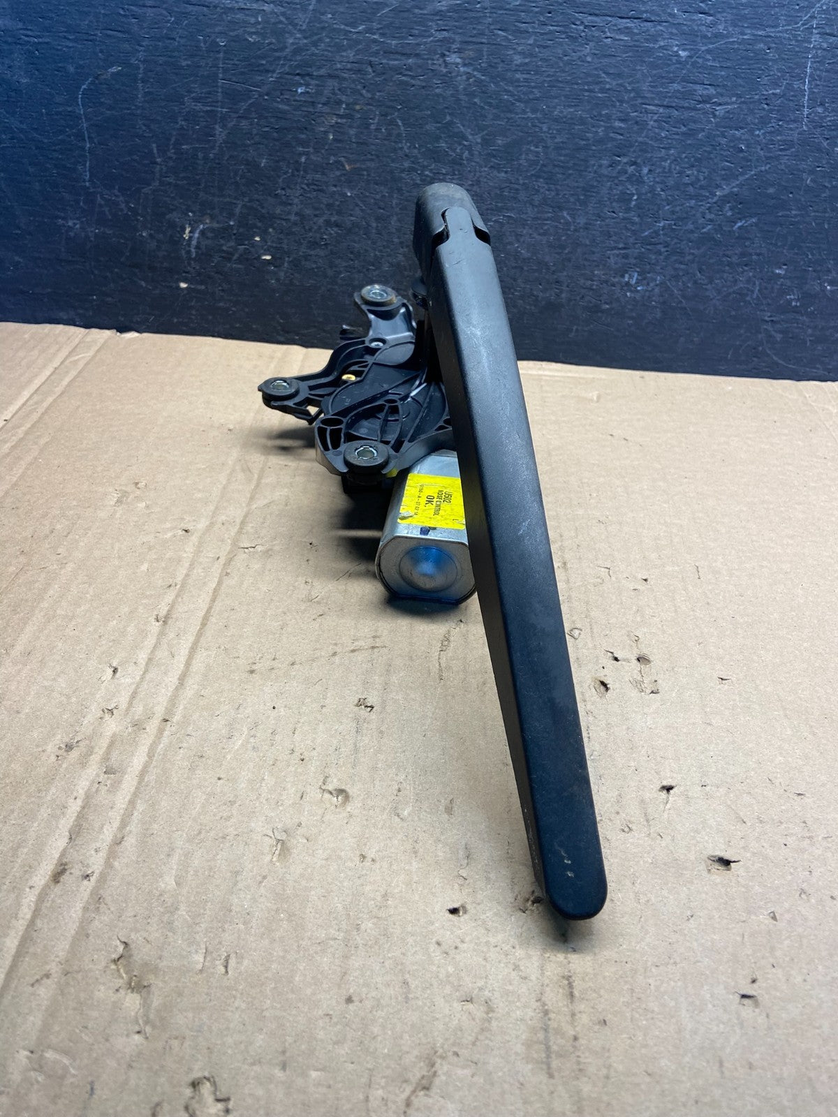 2011 to 2019 Ford Explorer Rear Windshield Wiper Motor AE2319 DG2