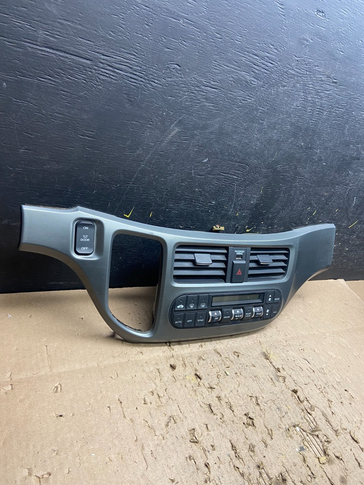 2005 to 2010 Honda Odyssey Radio Climate Control Dash Trim Bezel T8880 DG1