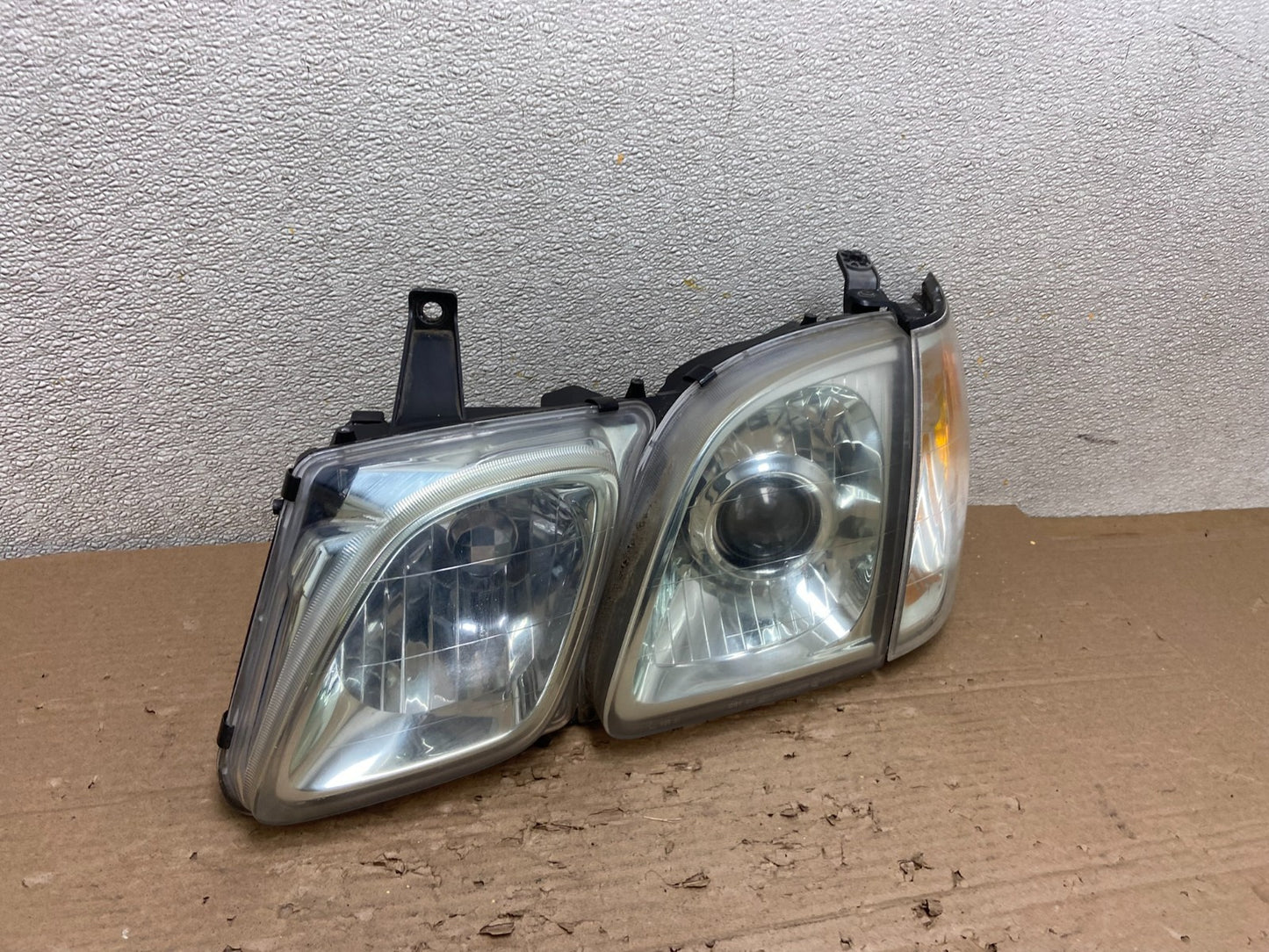2003 to 2007 Lexus LX470 Left Driver LH Side Halogen Headlight  OEM AB1599 DG2