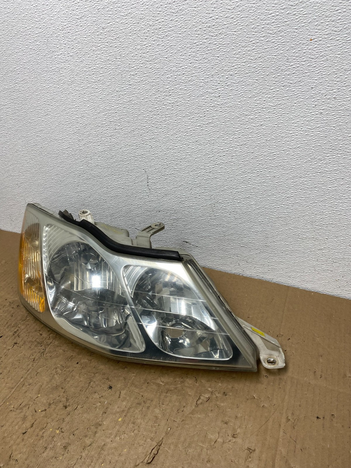 2000-2004 Toyota Avalon Halogen Headlight Right Passenger RH OEM AC0147 DW1