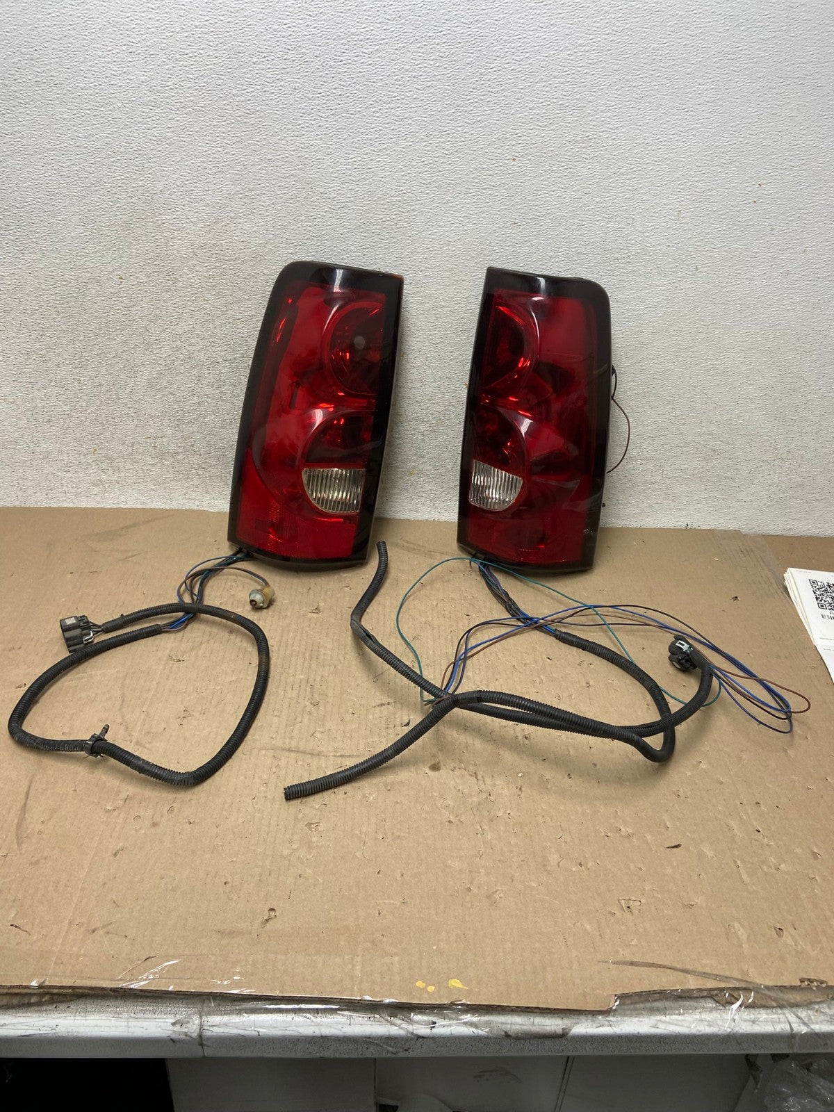 2003-2006 Chevrolet Silverado Left + Right Side Tail lights AH6848 LK0