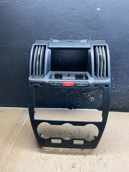 2008-2012 Land Rover LR2 OEM Center Radio Climate Dash Air Vent Bezel ab5581 DG0