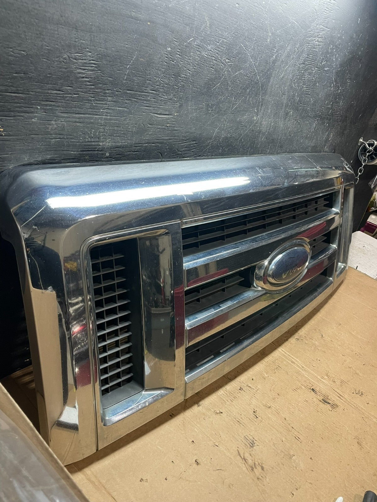 2008 to 2014 Ford Econoline E150 E250 Front Upper Chrome Grill Grille Z5821 DG2