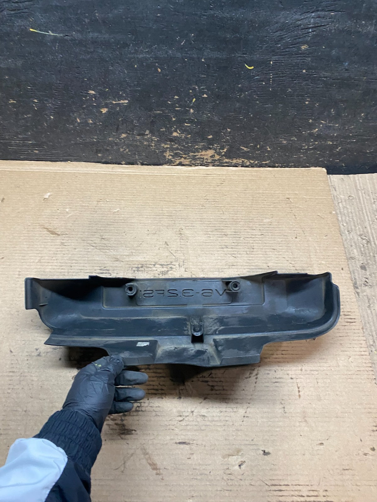 2008 to 2008 Audi  A6 3.2L Engine Motor Cover OEM v9363 DG5
