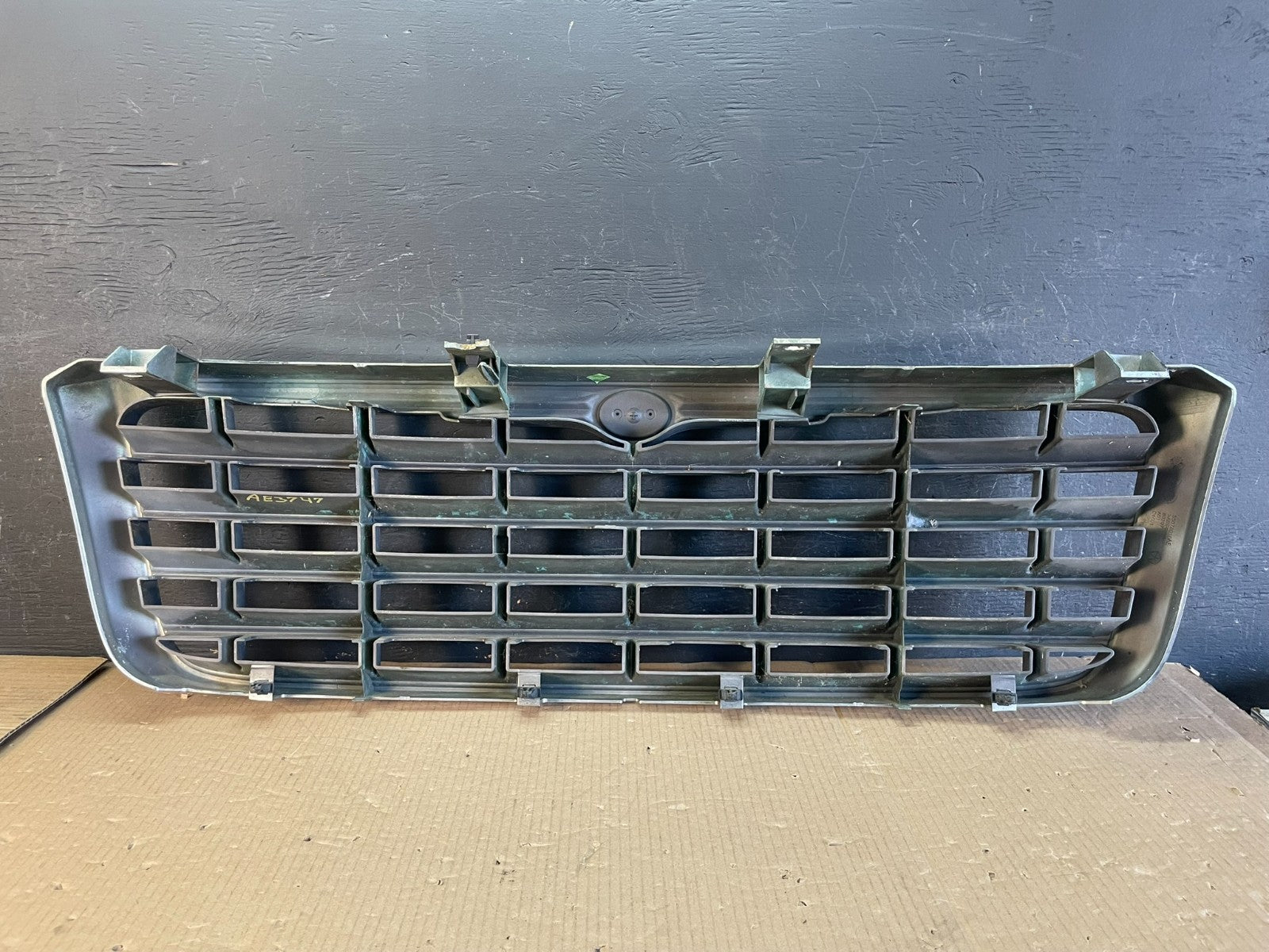 2007 2008 2009 Chrysler Aspen Front Radiator Upper Grill Grille AE3747 DG3