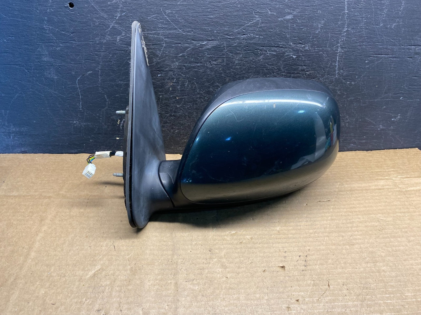 2001 to 2006 Toyota Sequoia Left Driver View Door Mirror AD9759 DW0
