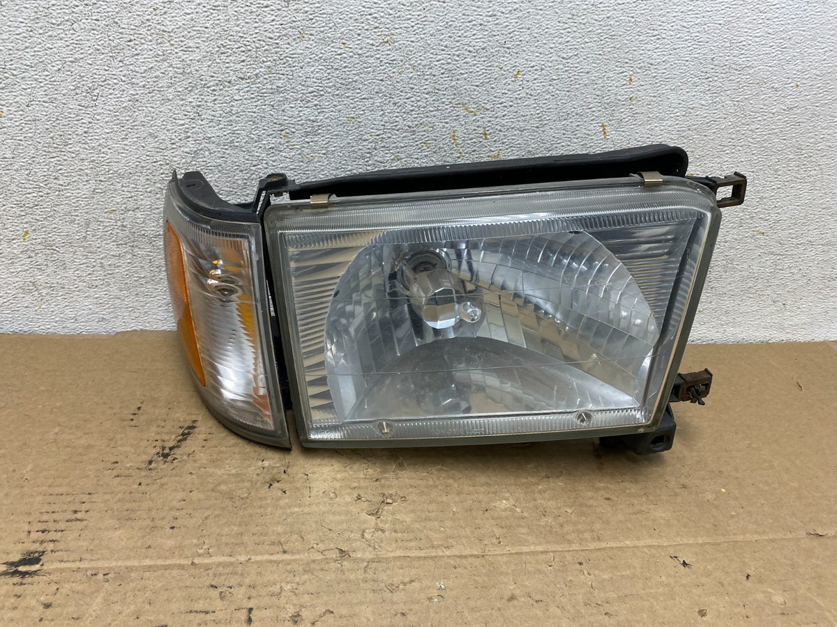 1999 to 2002 Toyota 4Runner Halogen Right Passenger RH Headlight AH8150 DW0