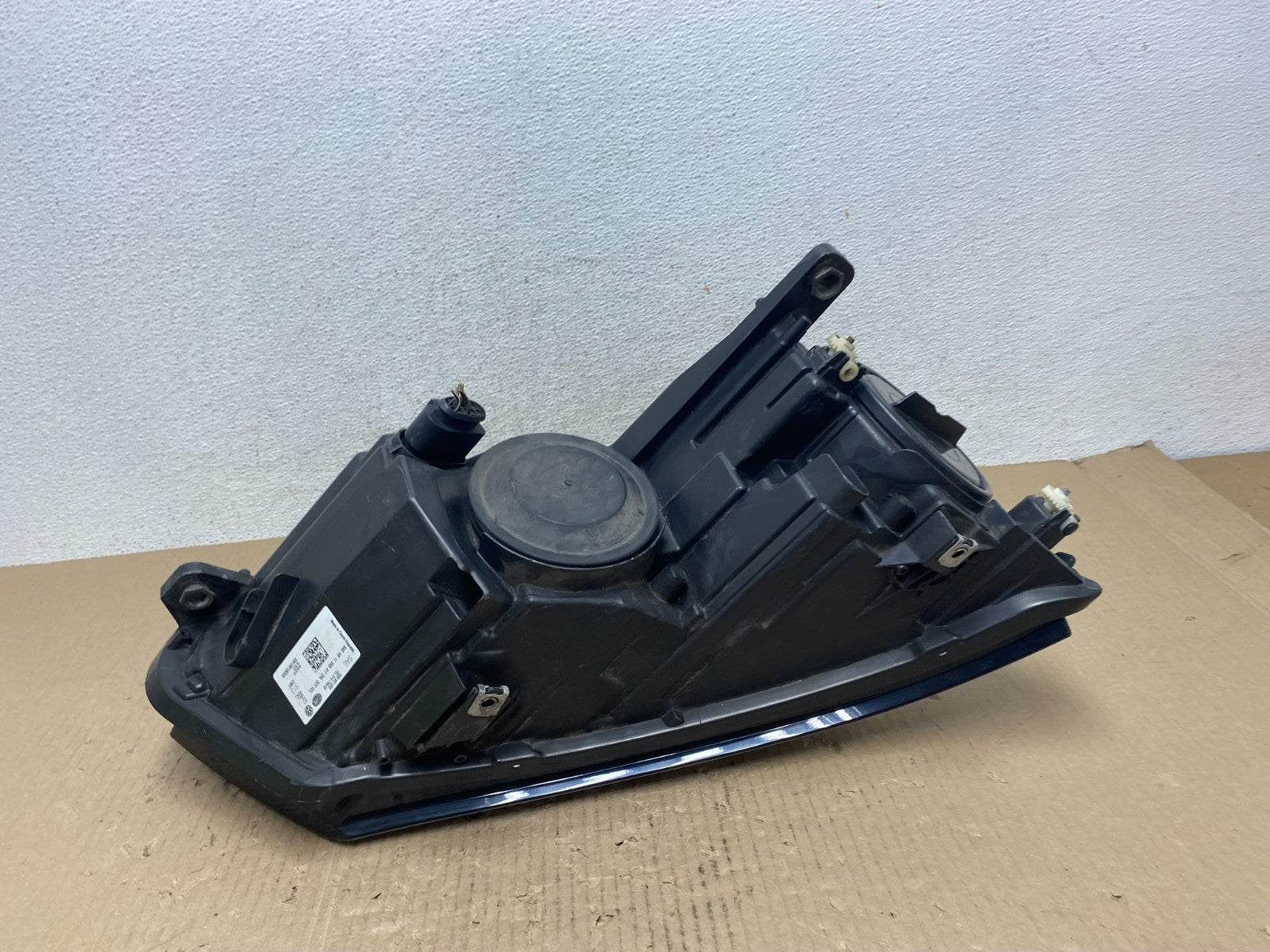 2012 to 2018 Volkswagen Tiguan Left Driver LH Halogen Headlight AE7134 DW5