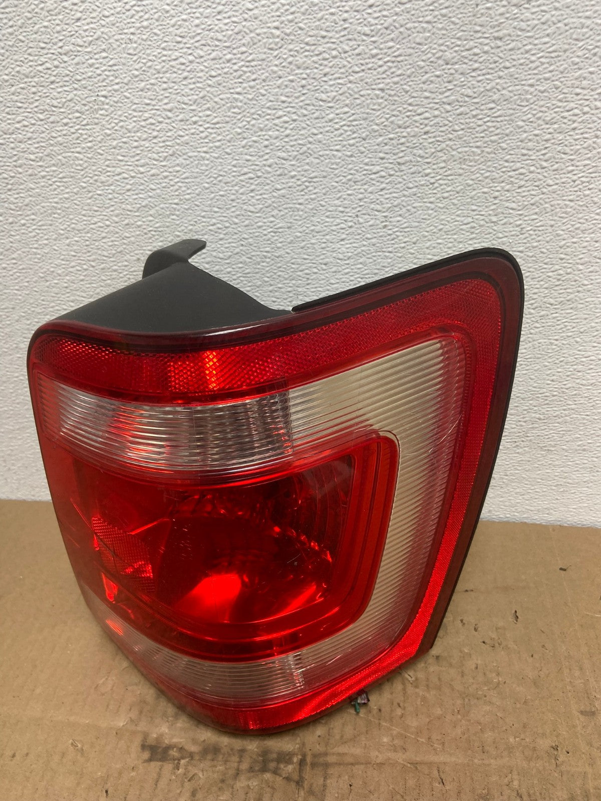 2008 to 2012 Ford Escape Right Passenger RH Side Tail Light AB8282 LK0