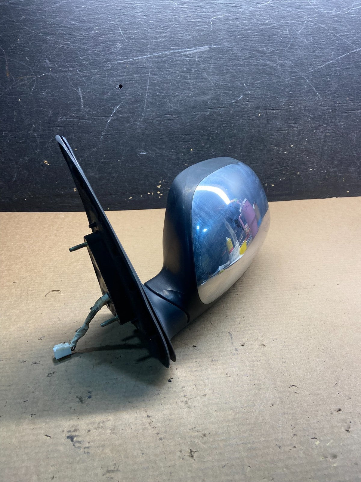 2001 to 2006 Toyota Sequoia Left Driver View Door Mirror OEM Z9209 MS1