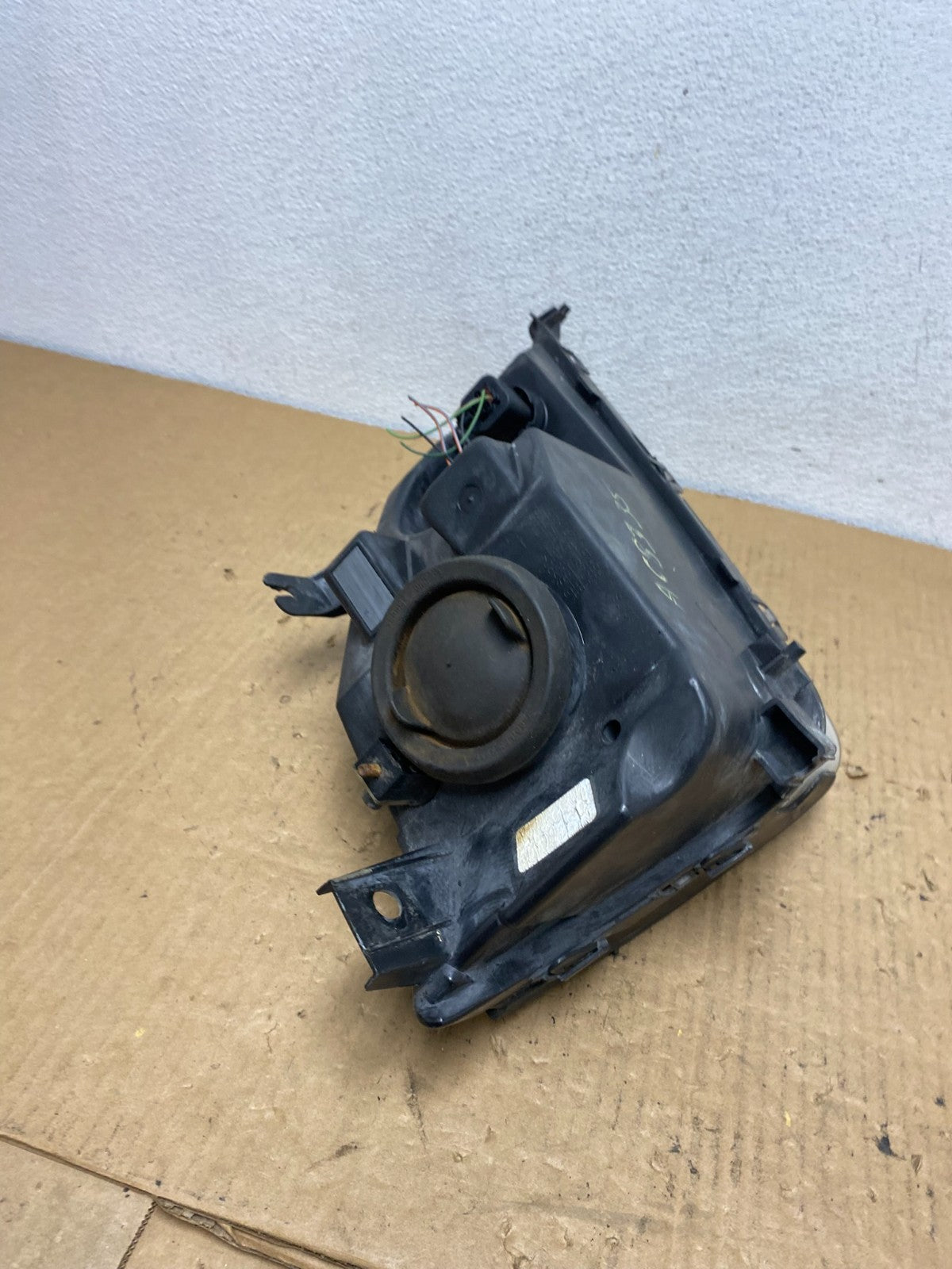 2005-2007 Ford Focus Left Driver LH Side Headlight Halogen AC8335 DW7