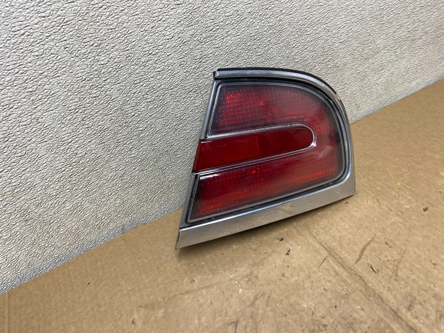1997-1998 Buick Park Avenue Ave Right Passenger Rh Side Tail Light OEM V1317 DW2