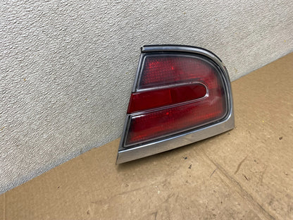 1997-1998 Buick Park Avenue Ave Right Passenger Rh Side Tail Light OEM V1317 DW2