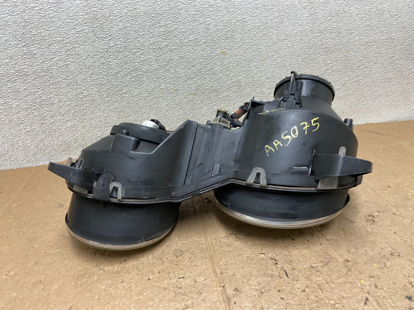 2000 to 2002 Jaguar S-Type Right Passenger Side Halogen Headlight OEM AA5075 DG8