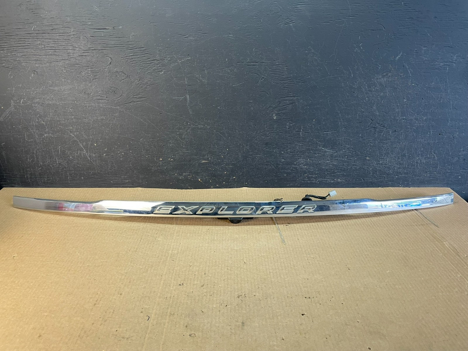 2011 to 2014 Ford Explorer Rear Tailgate Gate Trim Molding With Camera AF3795 DG0