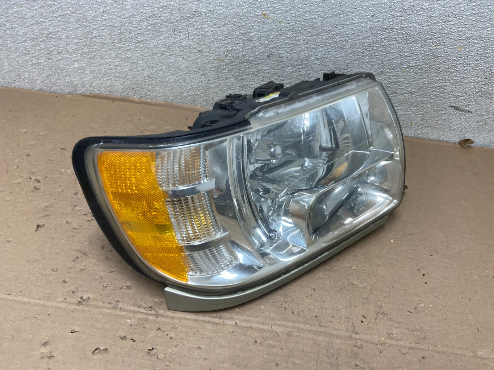 2001 to 2003 Infiniti QX4 Xenon HID Right Passenger Side Headlight OEM AB0822 DW2