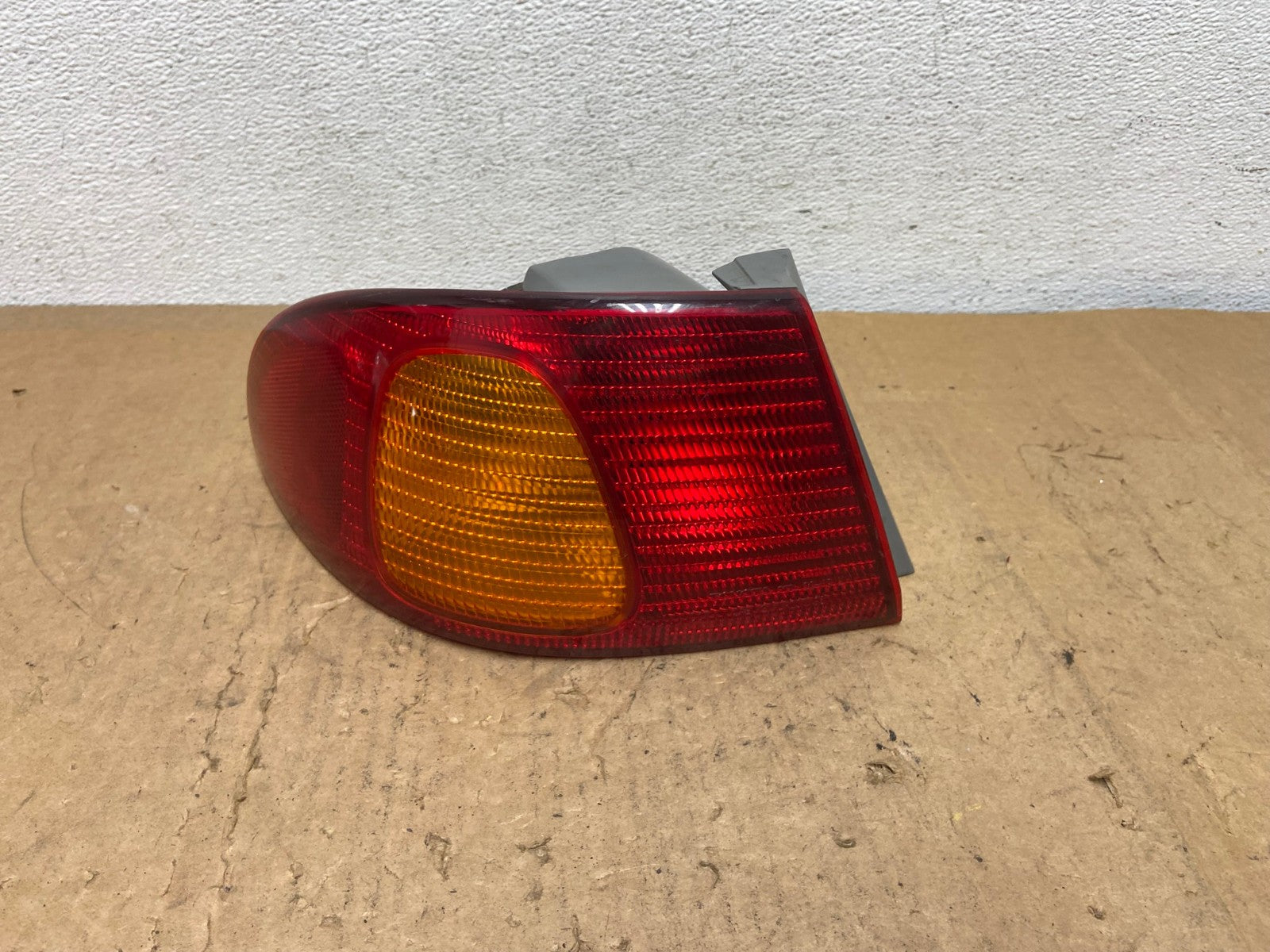 1998 1999 2000 Toyota Corolla Left Driver Lh Side Tail light AD0604 LK0