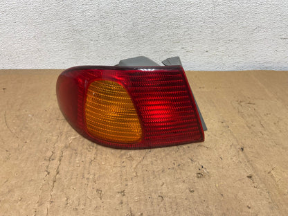 1998 1999 2000 Toyota Corolla Left Driver Lh Side Tail light AD0604 LK0