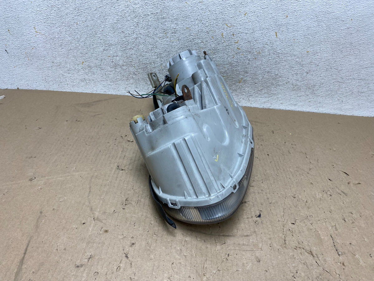 2002-2005 Hyundai Sonata Right Passenger Headlight Halogen AH7630 DW7