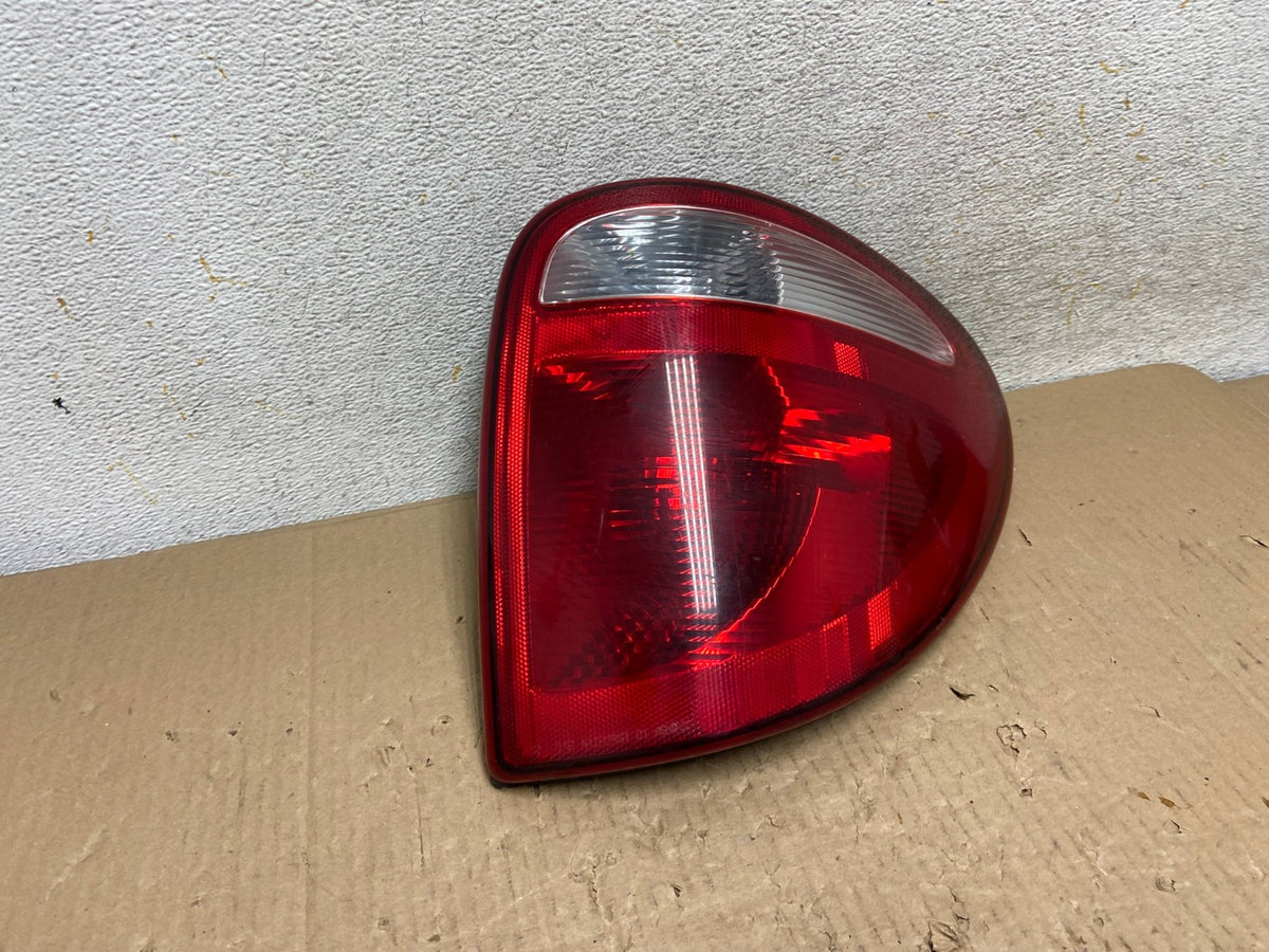 2004 - 2007 Dodge Grand Caravan Right Passenger Side Tail Light AI1298 LK2