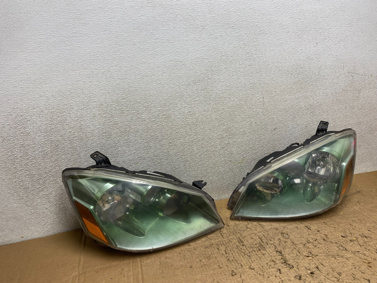 2005 to 2006 Nissan Altima Left+Right Set Halogen Headlights Oem V8697 DW2