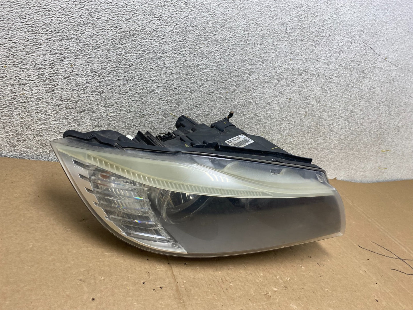 2009-2011 BMW 3 Series 328i 4/D Sedan Headlight Halogen Right Passenger U9793 DW2