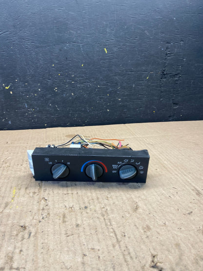 2001 - 2007 GMC Chevrolet Express 1500 Climate Control A/C P5741 DG0