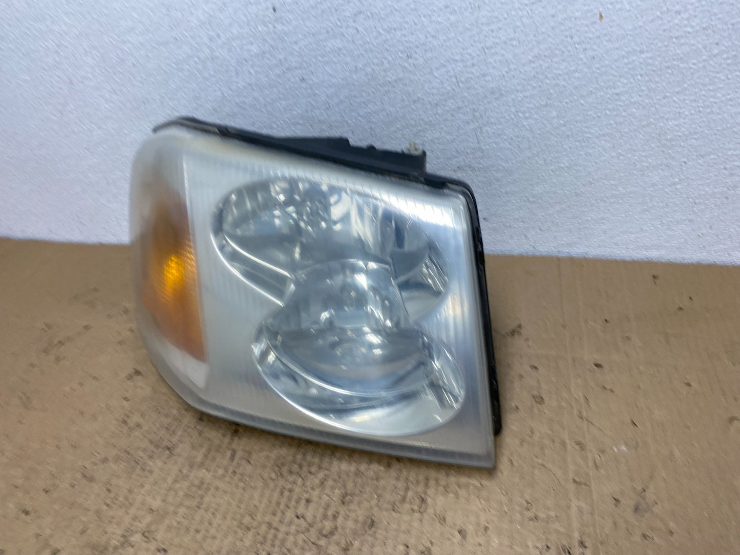 2002 to 2009 Gmc Envoy Right Passenger RH Side Headlight Halogen AC4145 DW1