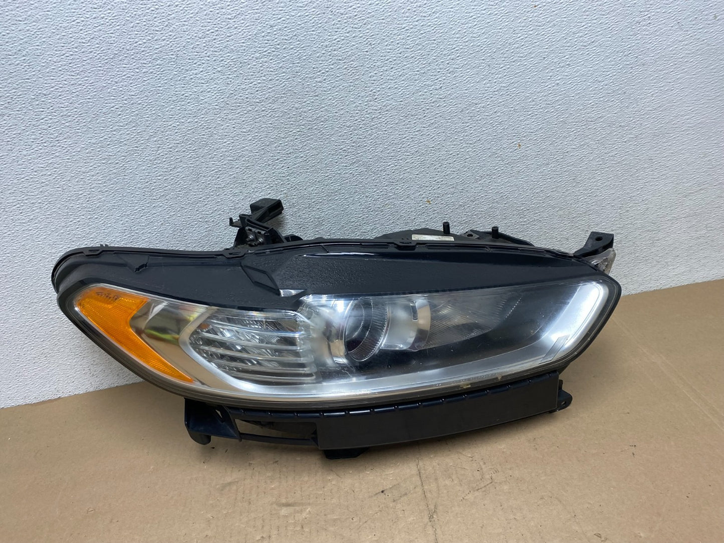 2013 to 2016 Ford Fusion Right Passenger Rh Side Headlight AG4646 DW0
