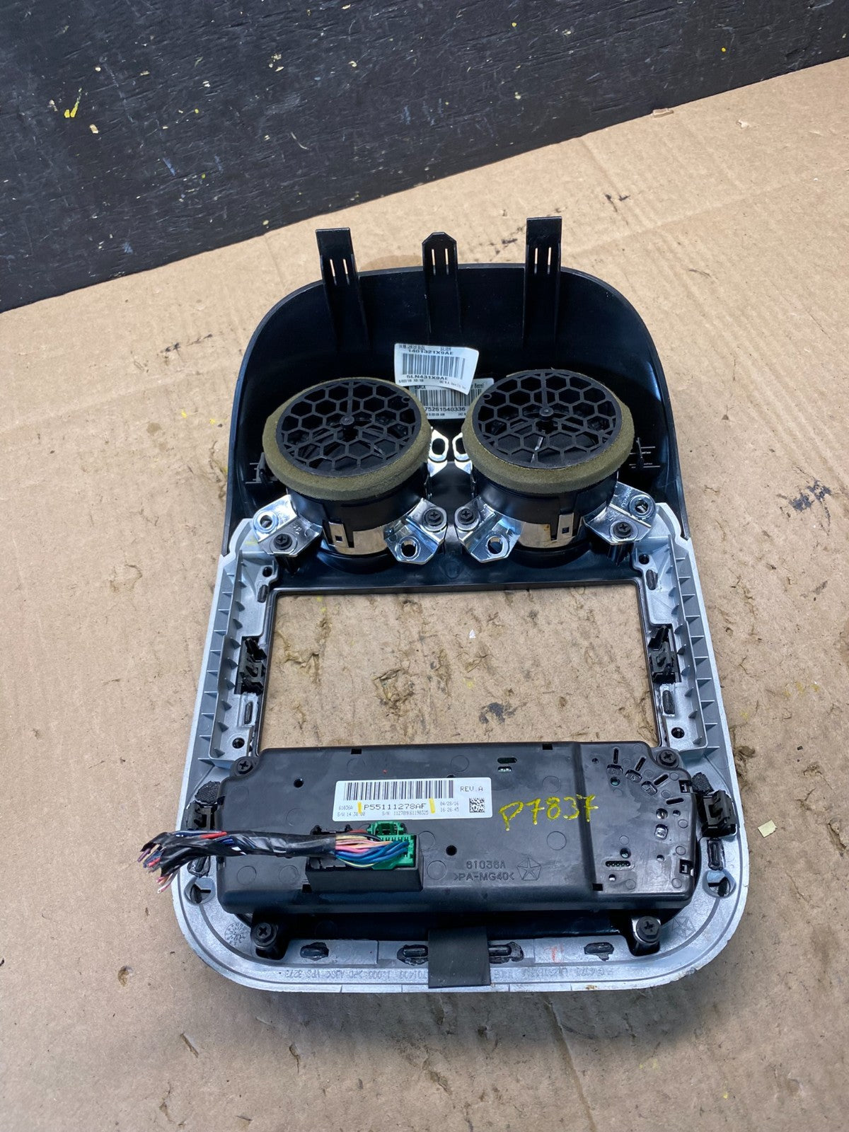 2011 to 2017 Jeep Compass Dash Climate Temperature Control Radio Bezel P7837 DG5