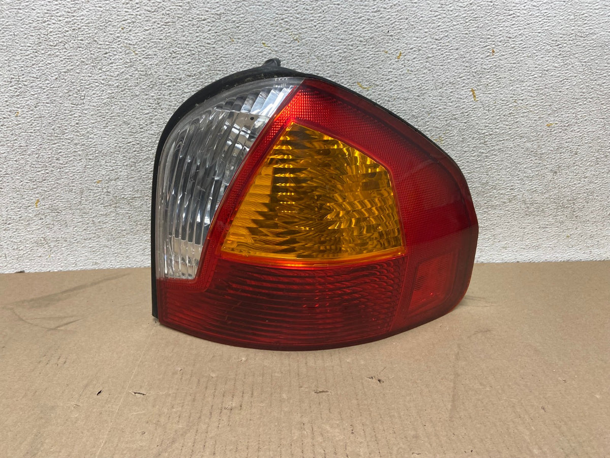 2001 2002 2003 2004 Hyundai Santa Fe Right Passenger Rh Tail Light AH6683 LK0