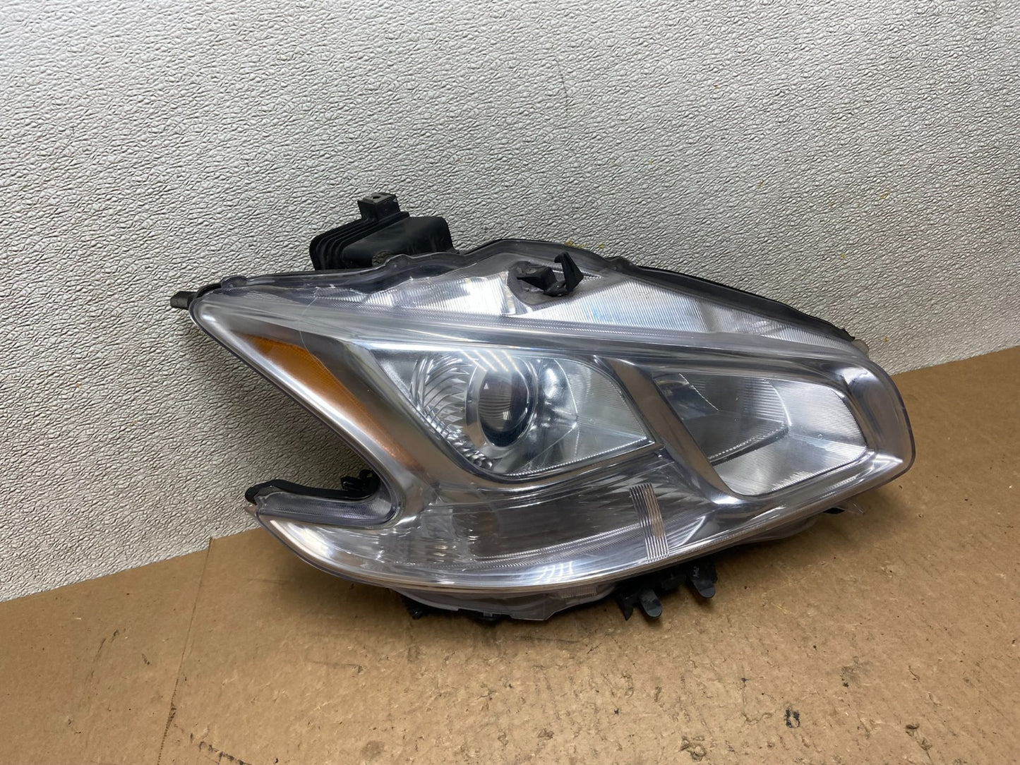 2009 - 2014 Nissan Maxima Headlight Right Passenger Xenon HID TYC Z9277 DW0