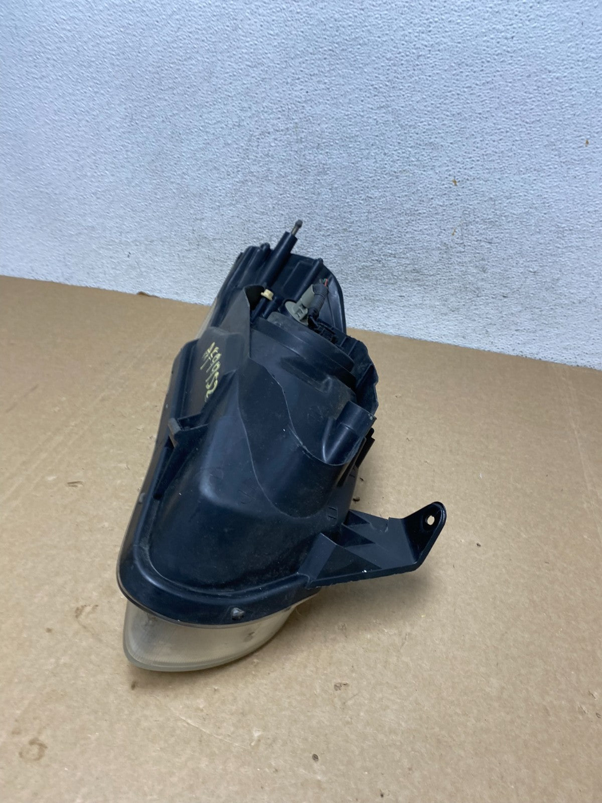 2000 to 2001 Nissan Maxima Left Driver Lh Halogen Headlight AF9952 DW9