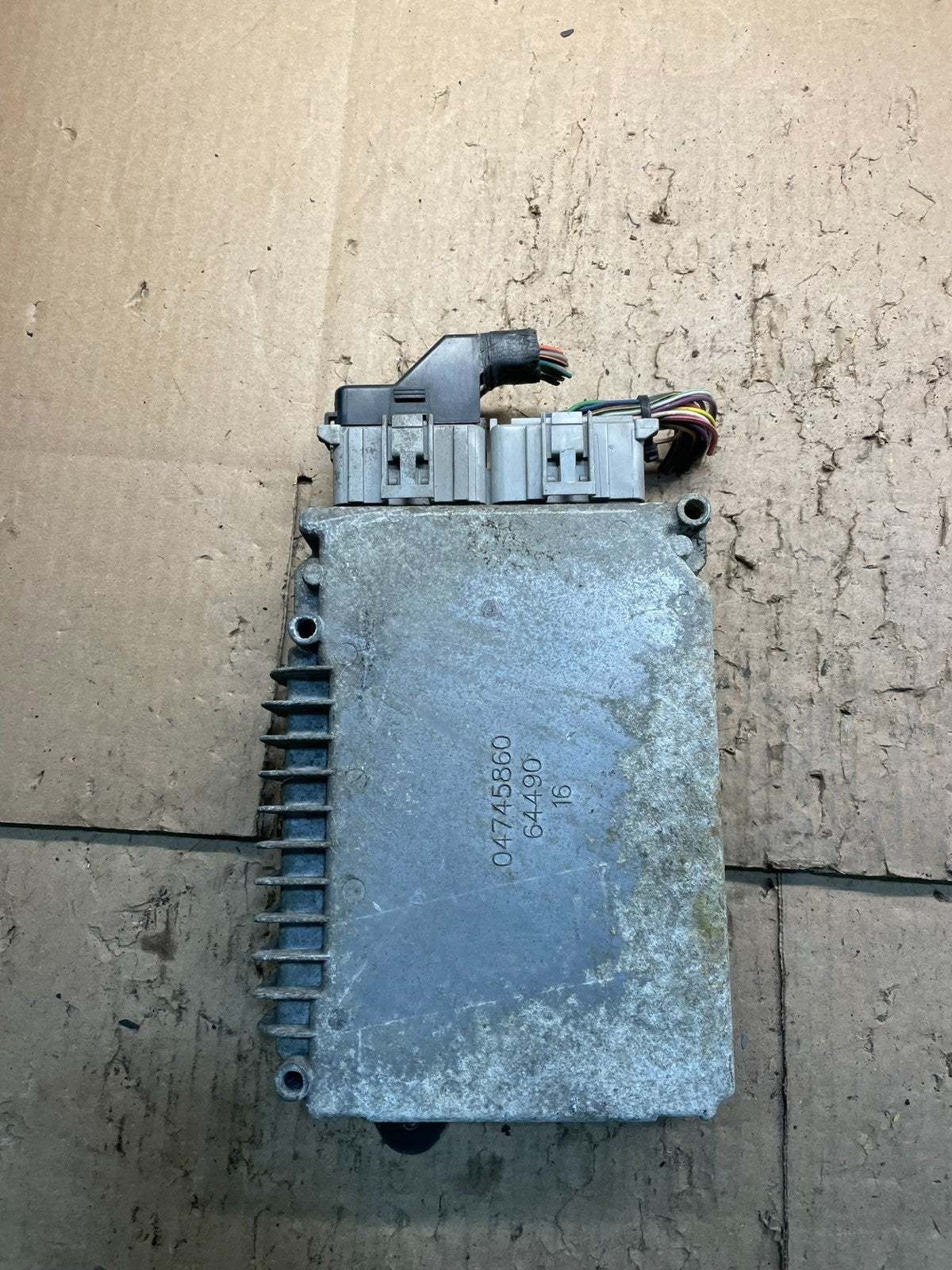 2000 Chrysler  Caravan  3.3L Engine Control Unit ECU Module W1439 DG0