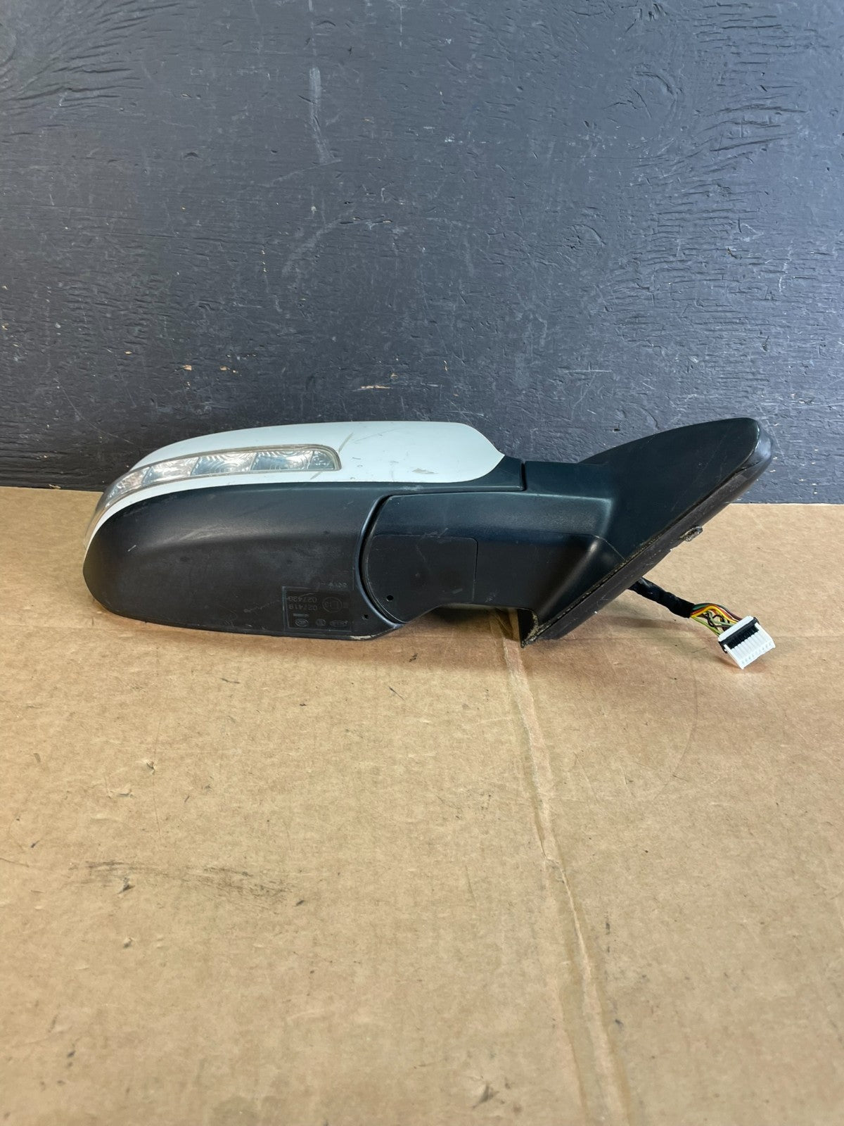 2011 to 2015 Kia Sorento Right Passenger Door Mirror Turn Signal AE0923 DW3