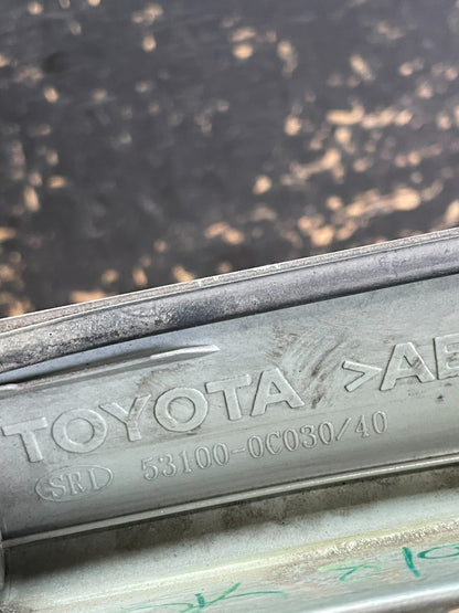 2001 to 2004 Toyota Sequoia Front Upper Grill Grille W/ Emblem Oem AB3210 DG15