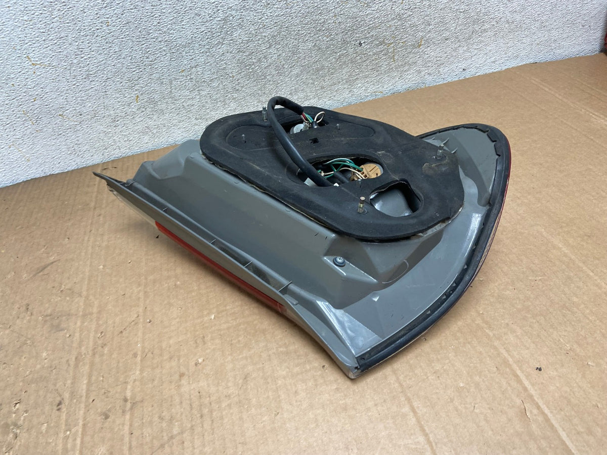 2005 to 2006 Toyota Camry Tail Light Right Passenger Side AI8383 LK5