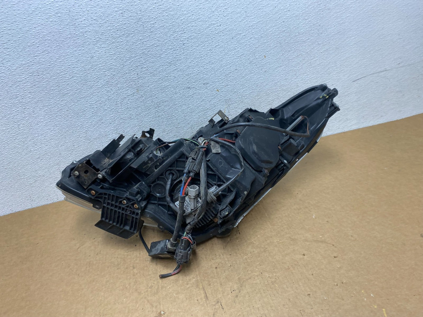 2010-2012 Infiniti G37 Right Passenger Side Xenon HID Headlight AD6073 DW10