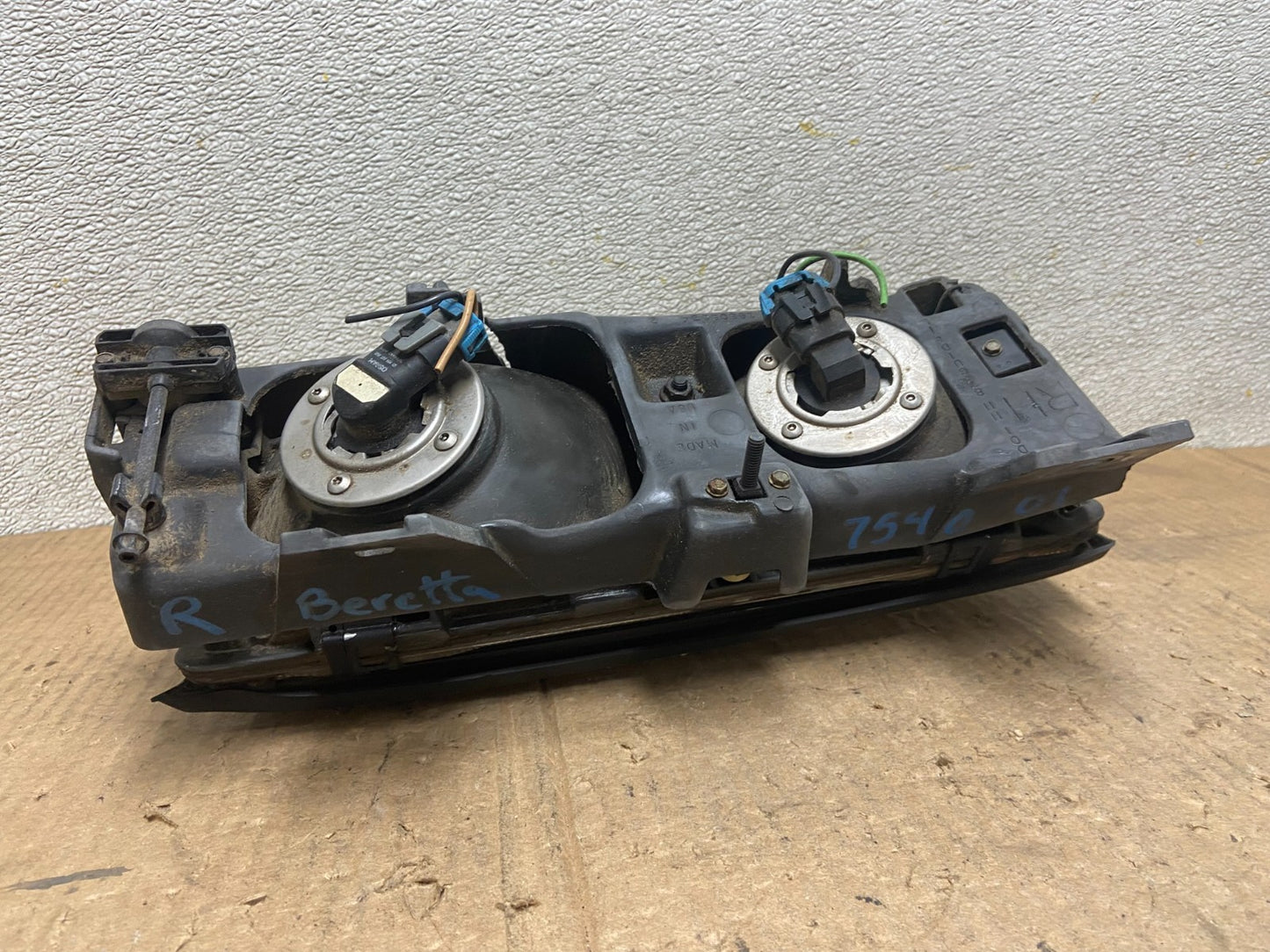 1987 to 1988 Chevrolet Corsica Right Passenger RH Side Headlight AA6659 DG4